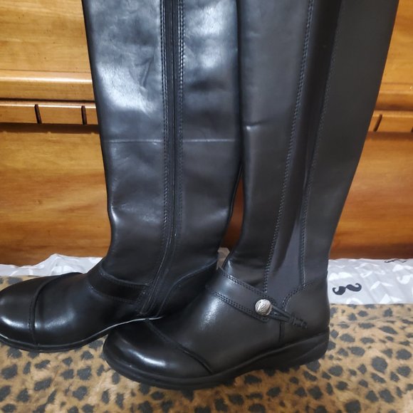 Clarks boots - Picture 2 of 2